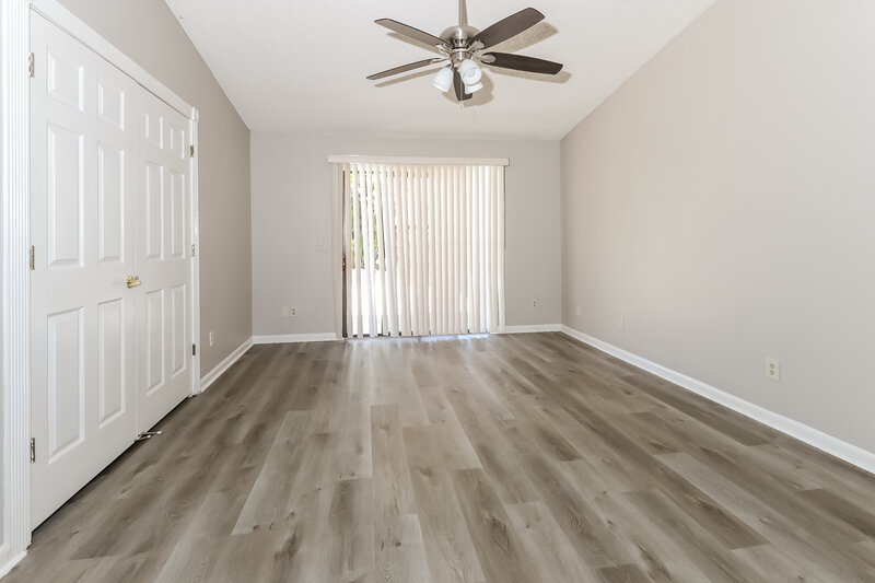 3,250/Mo, 147 Viscaya Ave Royal Palm Beach, FL 33411 Main Bedroom View 2