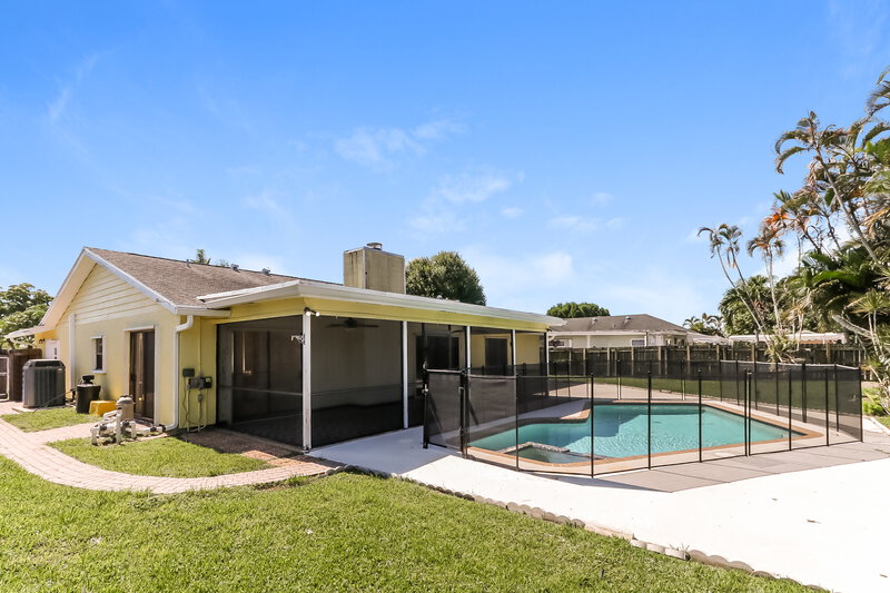 3,250/Mo, 147 Viscaya Ave Royal Palm Beach, FL 33411 Rear View