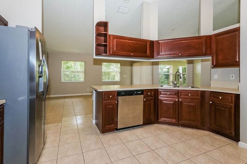 4,200/Mo, 116 Waterway Rd Royal Palm Beach, FL 33411 Kitchen View