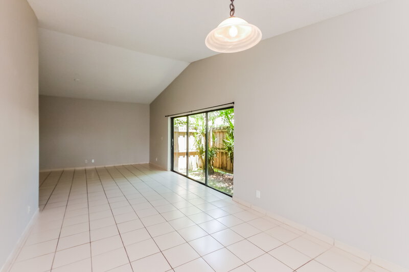 4,100/Mo, 8362 Shadow Wood Blvd Coral Springs, FL 33071 Dining Room View