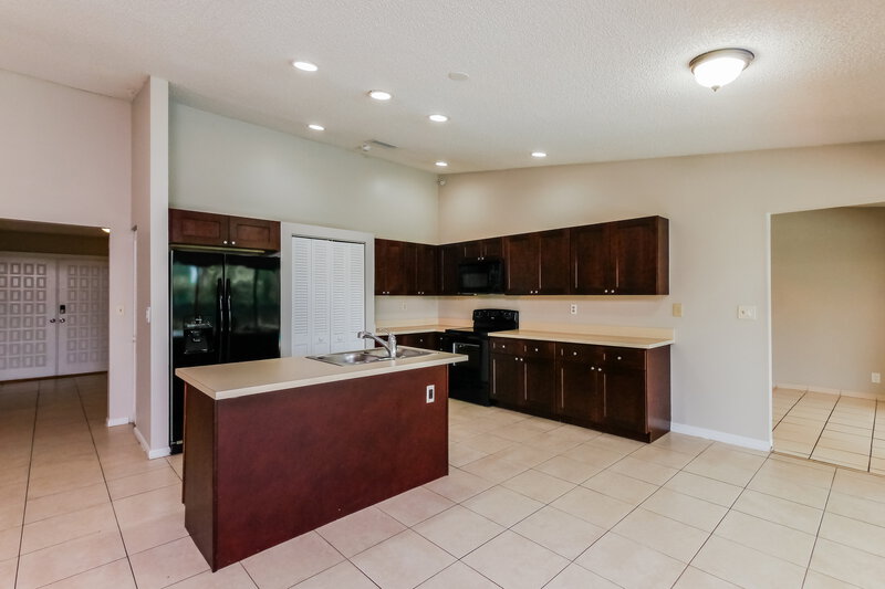 4,100/Mo, 8362 Shadow Wood Blvd Coral Springs, FL 33071 Kitchen View 2