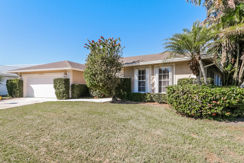 3,030/Mo, 13931 Geranium Pl Wellington, FL 33414 Front View 2