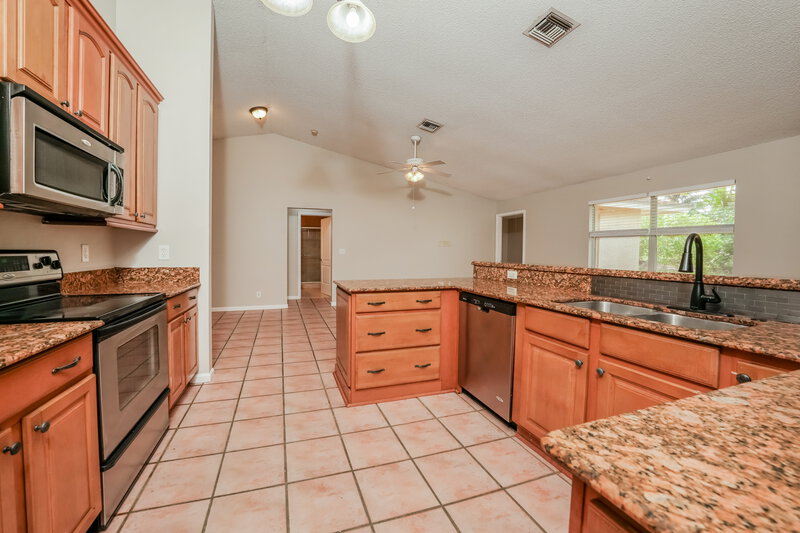 3,120/Mo, 244 Ponce de Leon St Royal Palm Beach, FL 33411 Kitchen View 2