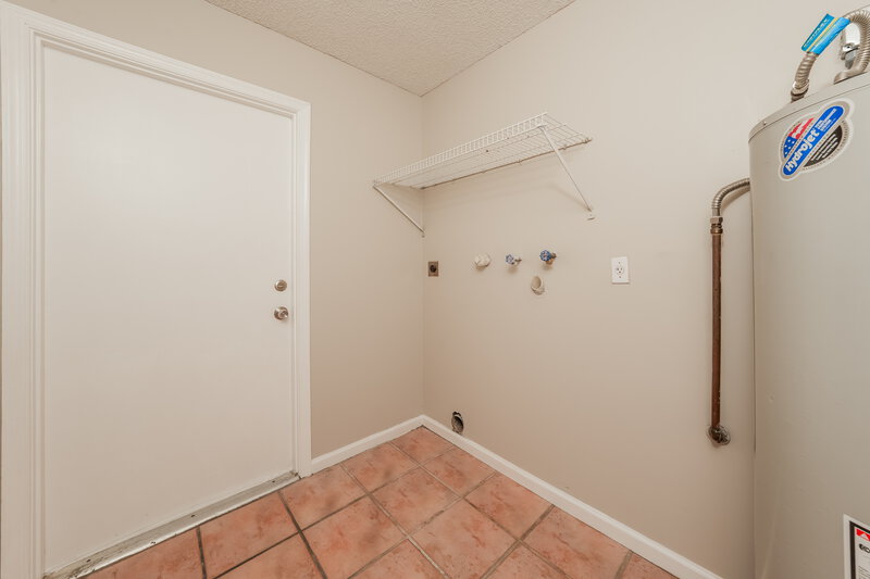 3,120/Mo, 244 Ponce de Leon St Royal Palm Beach, FL 33411 Laundry Room View