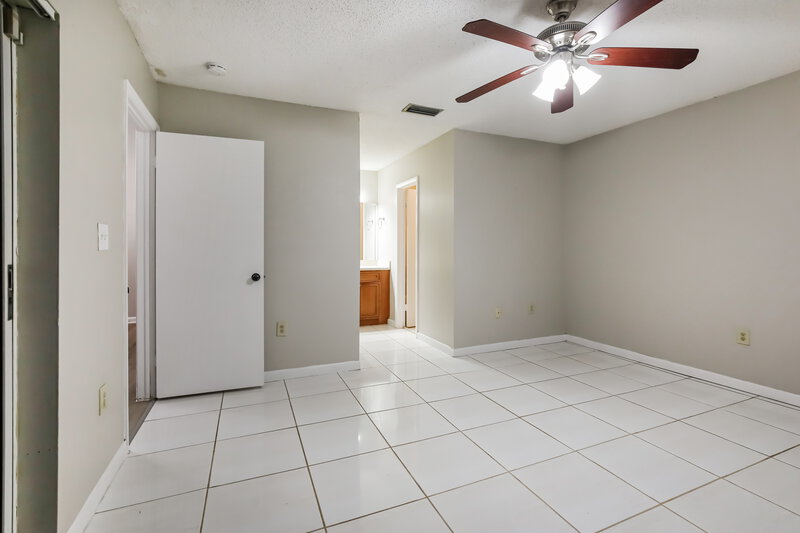 3,710/Mo, 1739 SW 138th Ave Miami, FL 33175 Main Bedroom View 2