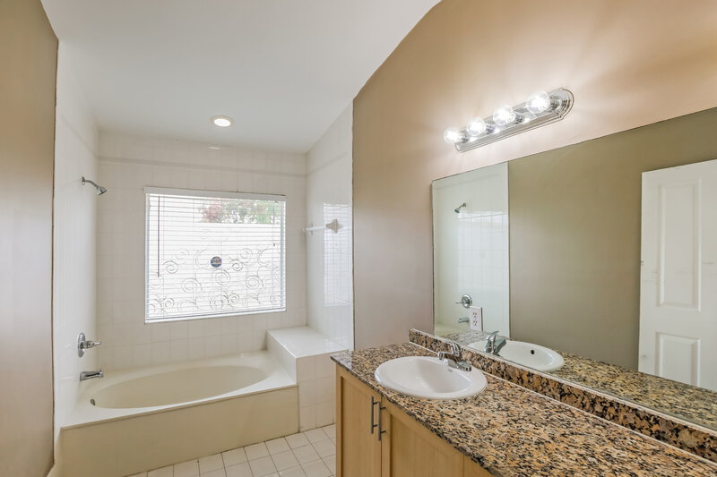 4,035/Mo, 16580 SW 145th Ct Miami, FL 33177 Main Bathroom View