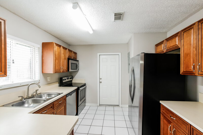 2,925/Mo, 18217 SW 154th Ct Miami, FL 33187 Kitchen View 2