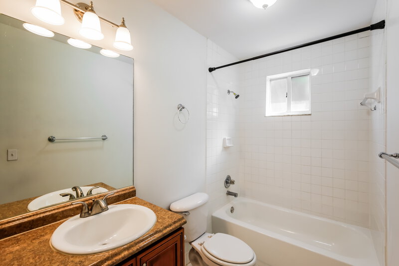 2,925/Mo, 18217 SW 154th Ct Miami, FL 33187 Bathroom View