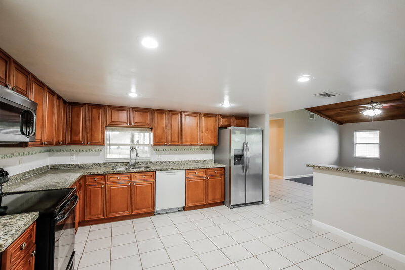 2,850/Mo, 365 Las Palmas St Royal Palm Beach, FL 33411 Kitchen View
