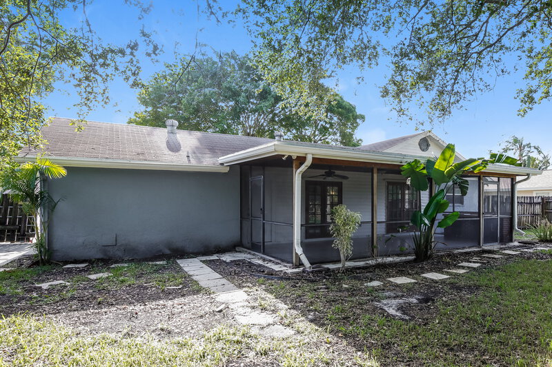 2,850/Mo, 365 Las Palmas St Royal Palm Beach, FL 33411 Rear View