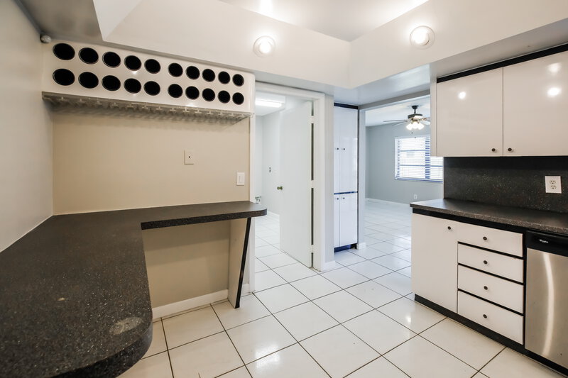 3,345/Mo, 11601 NW 14th Ct Pembroke Pines, FL 33026 Kitchen View