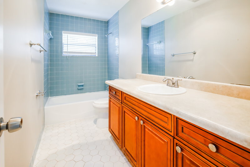 3,345/Mo, 11601 NW 14th Ct Pembroke Pines, FL 33026 Bathroom View
