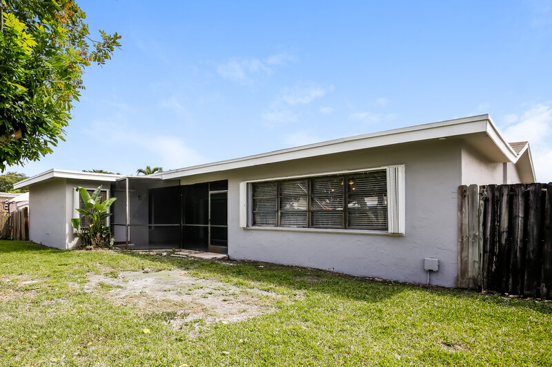 3,345/Mo, 11601 NW 14th Ct Pembroke Pines, FL 33026 Rear View