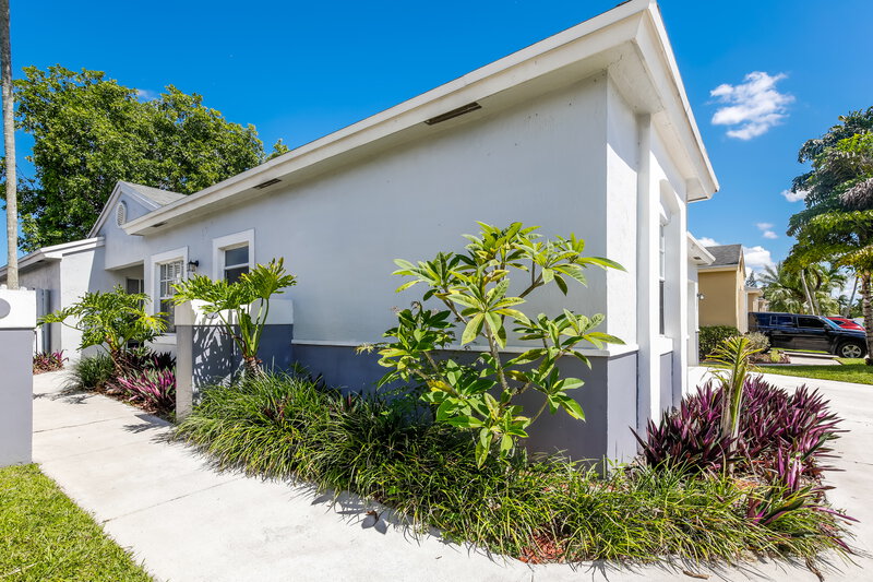 3,240/Mo, 220 N Ketch Dr Sunrise, FL 33326 External View