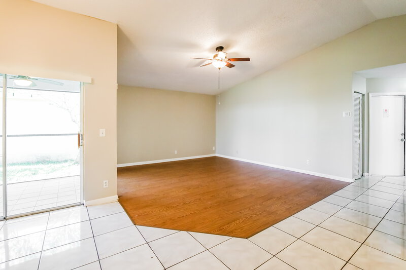 3,240/Mo, 220 N Ketch Dr Sunrise, FL 33326 Living Room View 2