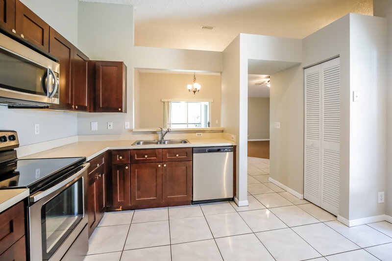 3,240/Mo, 220 N Ketch Dr Sunrise, FL 33326 Kitchen View