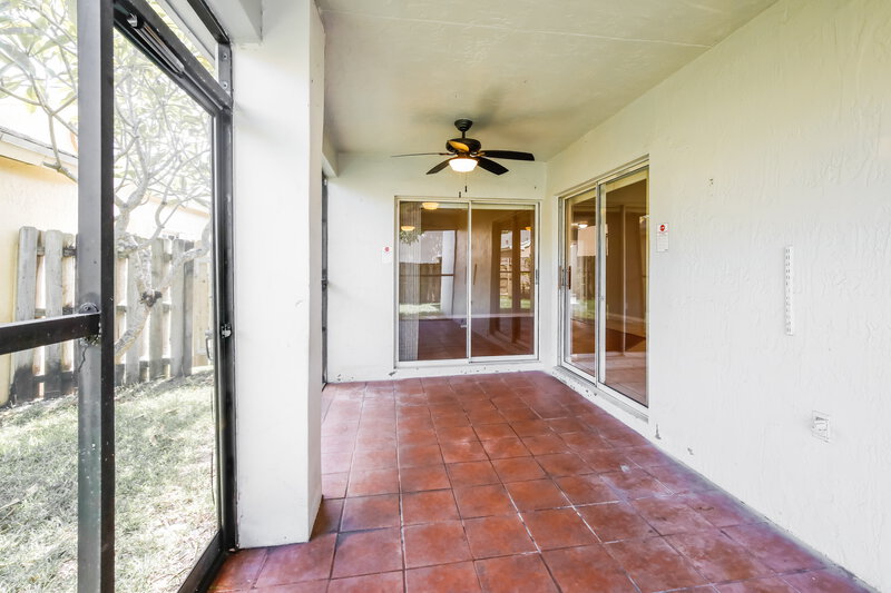 3,240/Mo, 220 N Ketch Dr Sunrise, FL 33326 Sun Room View 2