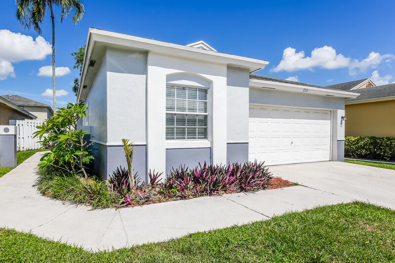 3,240/Mo, 220 N Ketch Dr Sunrise, FL 33326 Side View