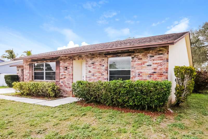 3,160/Mo, 156 Cordoba Cir Royal Palm Beach, FL 33411 Front View