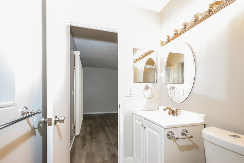 3,160/Mo, 156 Cordoba Cir Royal Palm Beach, FL 33411 Bathroom View 2