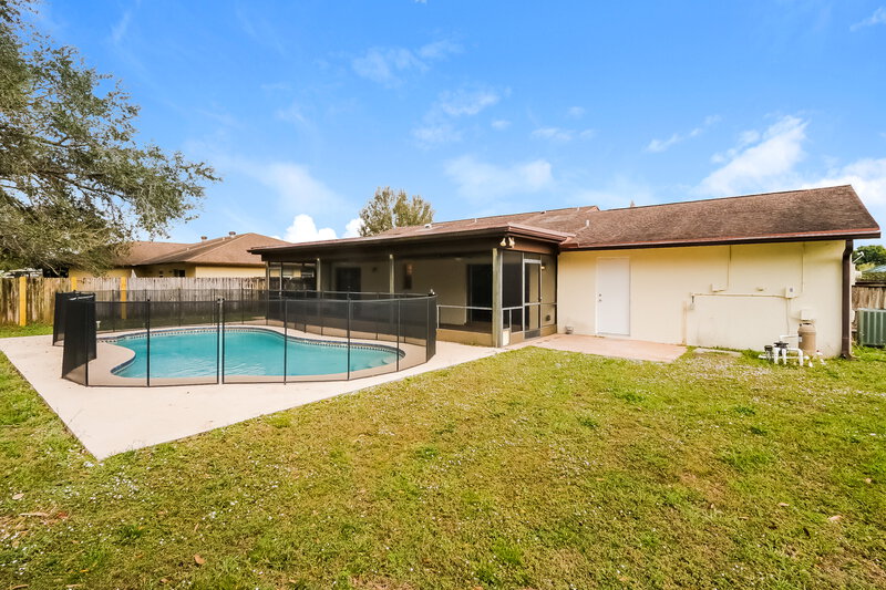 3,160/Mo, 156 Cordoba Cir Royal Palm Beach, FL 33411 Rear View