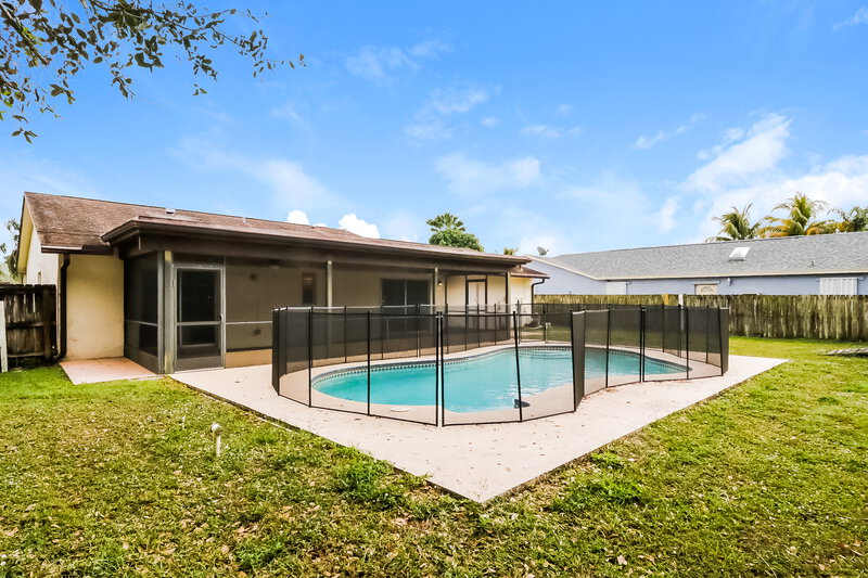 3,160/Mo, 156 Cordoba Cir Royal Palm Beach, FL 33411 Rear View 2