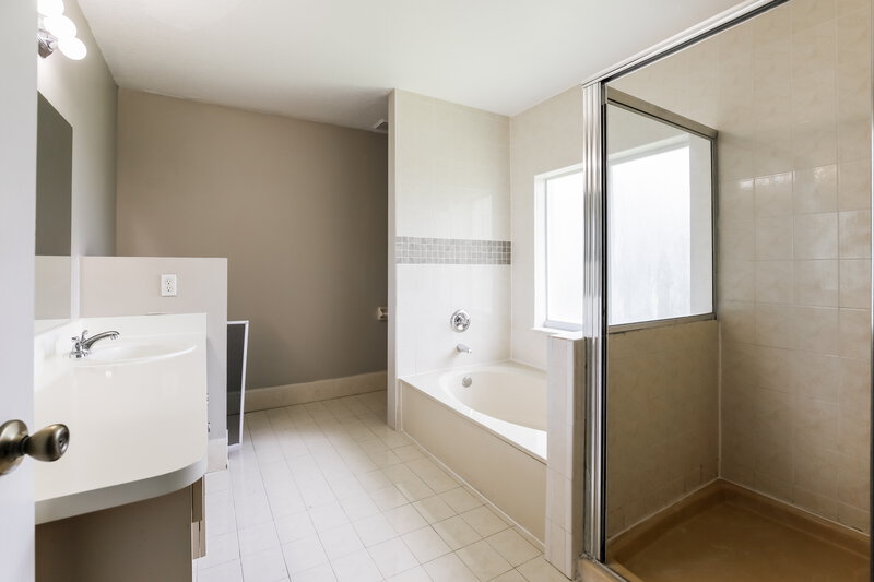 3,385/Mo, 18202 SW 149th Ct Miami, FL 33187 Main Bathroom View