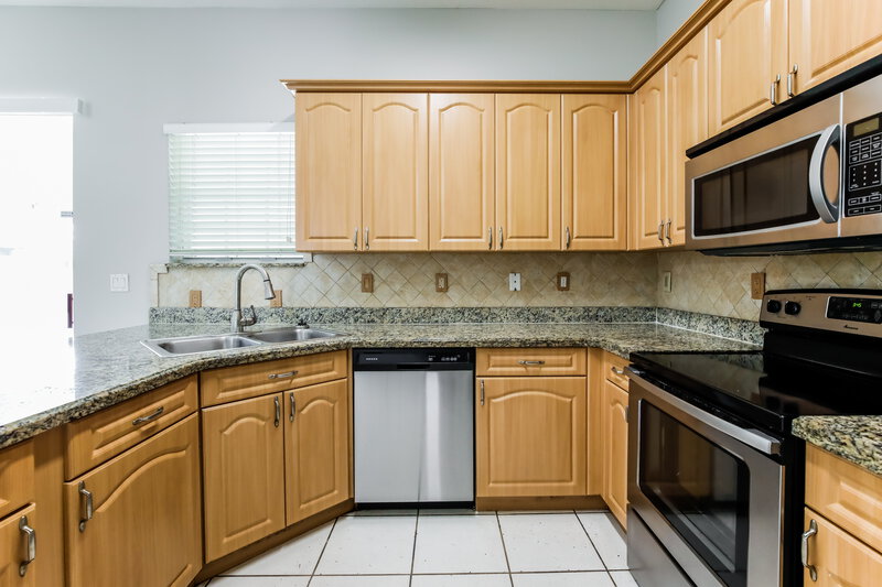 3,230/Mo, 9700 SW 159th Ave Miami, FL 33196 Kitchen View