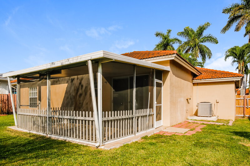 3,230/Mo, 9700 SW 159th Ave Miami, FL 33196 Rear View