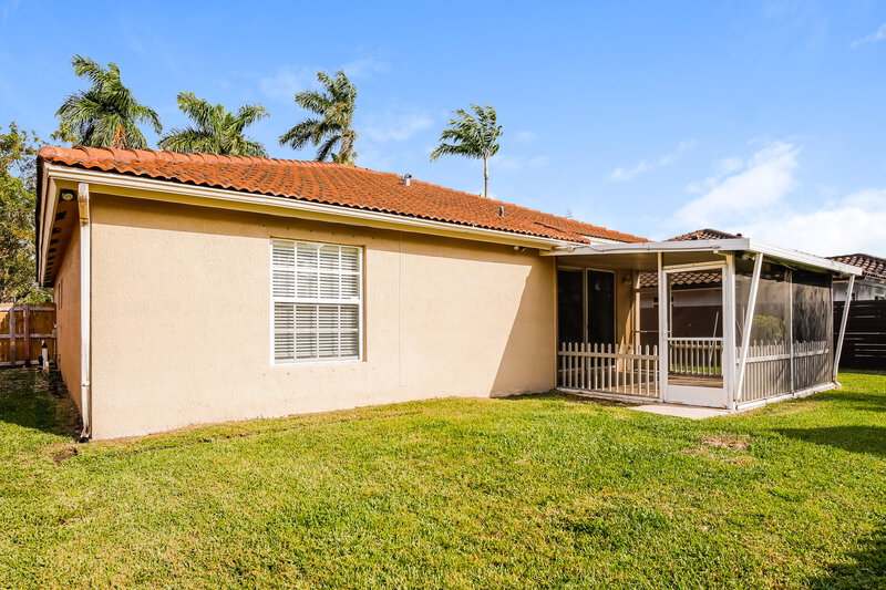 3,230/Mo, 9700 SW 159th Ave Miami, FL 33196 Rear View 2
