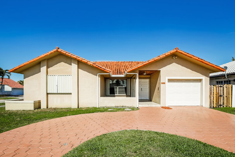 3,215/Mo, 10495 SW 68th St Miami, FL 33173 External View