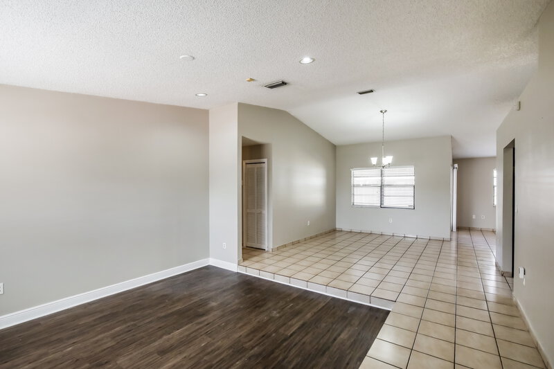 3,215/Mo, 10495 SW 68th St Miami, FL 33173 Living Room View