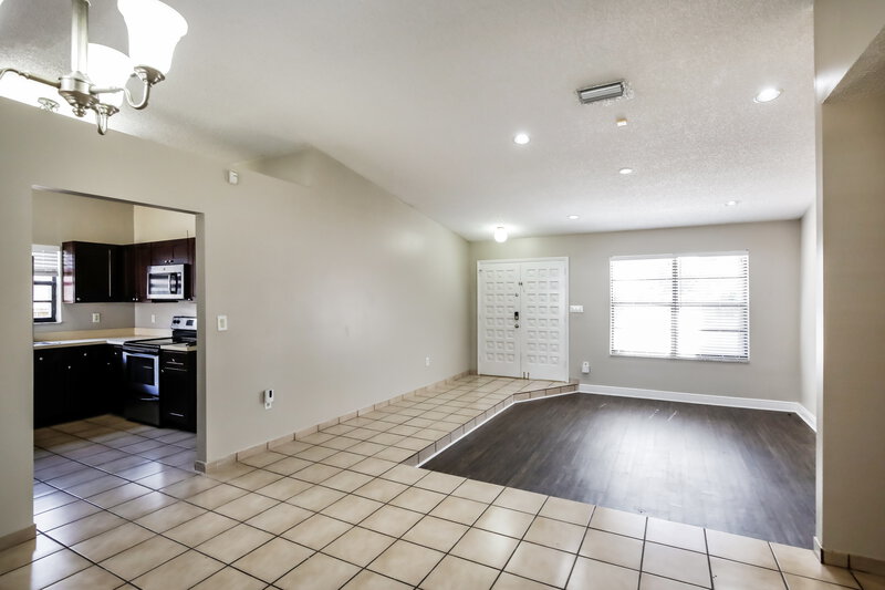 3,215/Mo, 10495 SW 68th St Miami, FL 33173 Living Room View 2