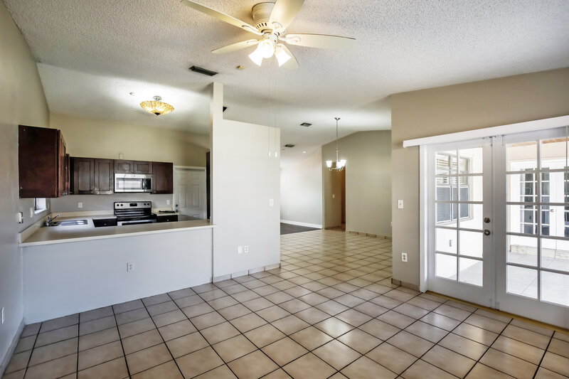 3,215/Mo, 10495 SW 68th St Miami, FL 33173 Family Room View 2