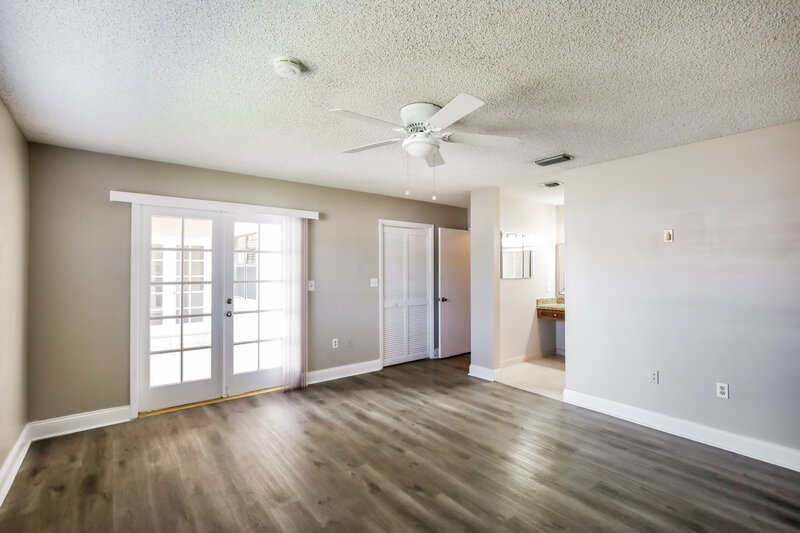 3,215/Mo, 10495 SW 68th St Miami, FL 33173 Main Bedroom View 2