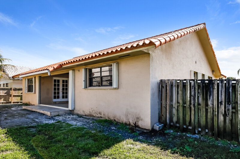 3,215/Mo, 10495 SW 68th St Miami, FL 33173 Rear View