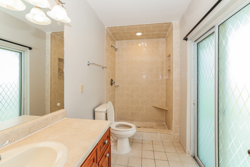 3,225/Mo, 12685 Westport Cir Wellington, FL 33414 Main Bathroom View
