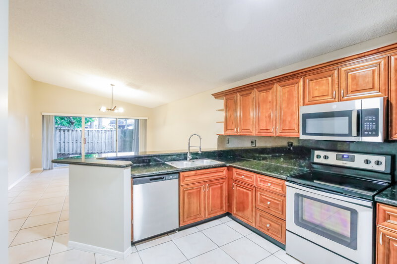 3,400/Mo, 11657 SW 144th Ave Miami, FL 33186 Kitchen View