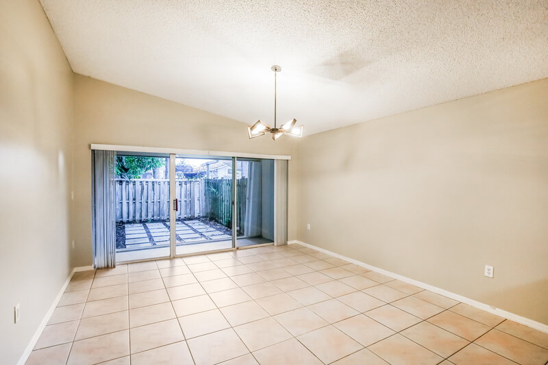 3,400/Mo, 11657 SW 144th Ave Miami, FL 33186 Family Room View 2