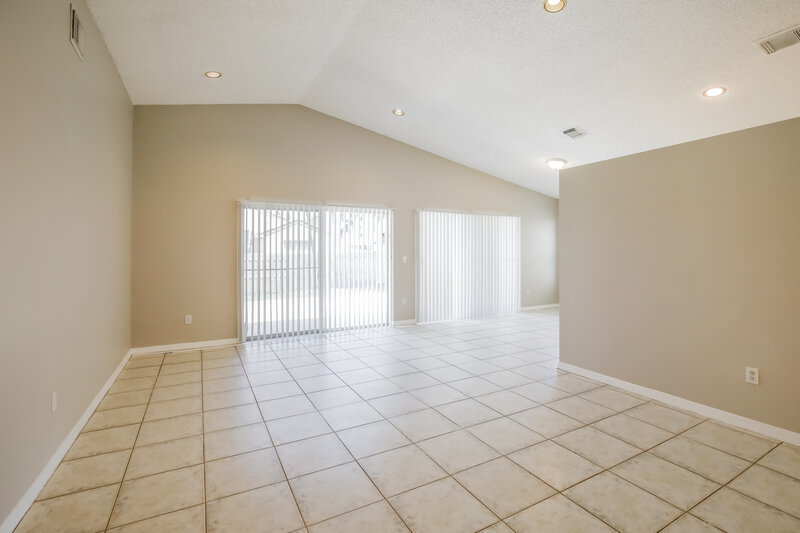 3,470/Mo, 323 SW 194th Ave Pembroke Pines, FL 33029 Living Room View
