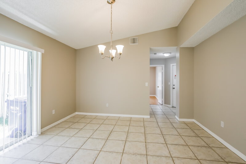 3,470/Mo, 323 SW 194th Ave Pembroke Pines, FL 33029 Dining Room View 2
