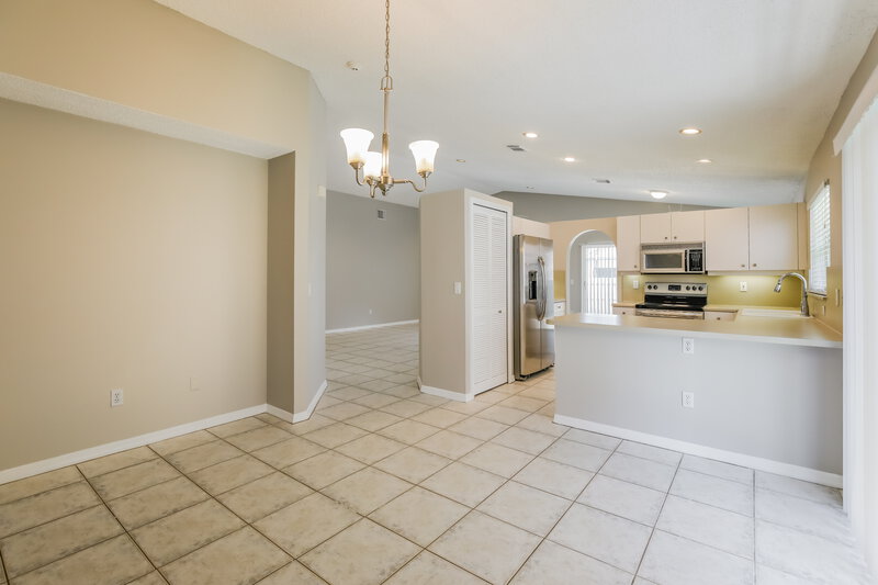 3,470/Mo, 323 SW 194th Ave Pembroke Pines, FL 33029 Dining Room View 4