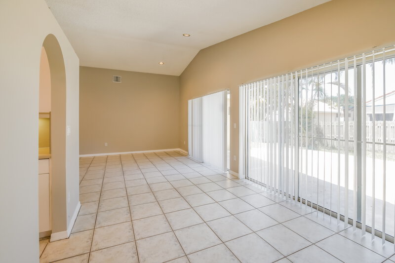 3,470/Mo, 323 SW 194th Ave Pembroke Pines, FL 33029 Breakfast Nook View 2