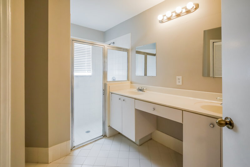 3,470/Mo, 323 SW 194th Ave Pembroke Pines, FL 33029 Main Bathroom View