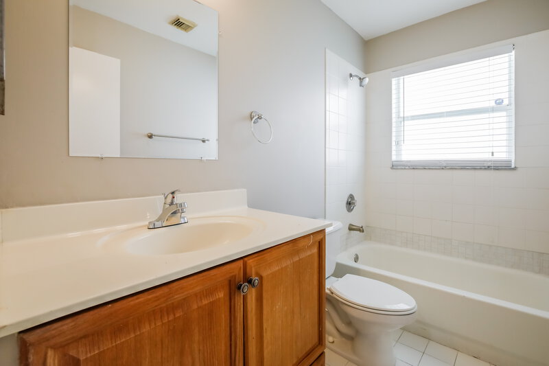3,470/Mo, 323 SW 194th Ave Pembroke Pines, FL 33029 Bathroom View