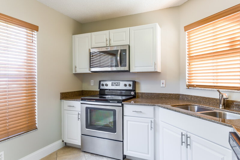 3,030/Mo, 6316 Seminole Ter Margate, FL 33063 Kitchen View