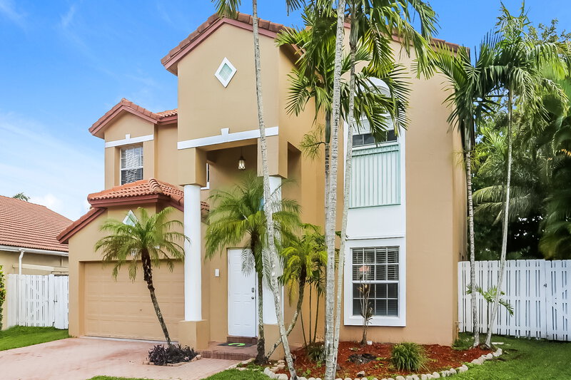 5,175/Mo, 1011 NW 184th Ter Pembroke Pines, FL 33029 Front View
