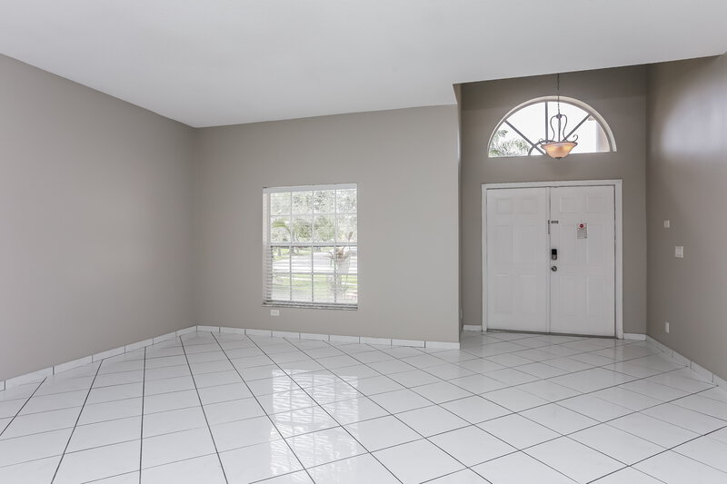 5,175/Mo, 1011 NW 184th Ter Pembroke Pines, FL 33029 Living Room View 2