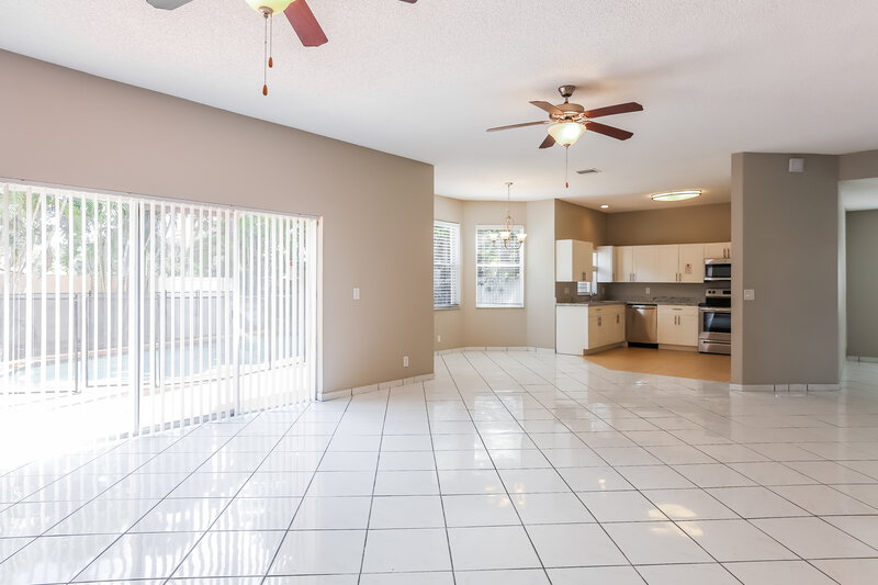 5,175/Mo, 1011 NW 184th Ter Pembroke Pines, FL 33029 Living Room View 3
