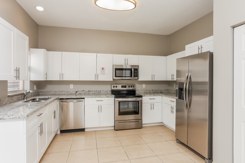 5,175/Mo, 1011 NW 184th Ter Pembroke Pines, FL 33029 Kitchen View